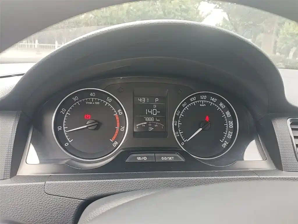 Škoda Skoda Rapid Spaceback 2016 Facelift 1.6L Automatic Forward Edition фото 12