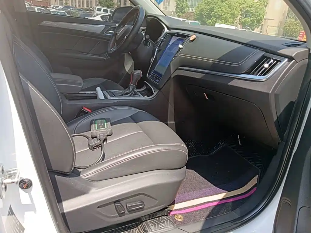Фото 25 - Roewe RX5