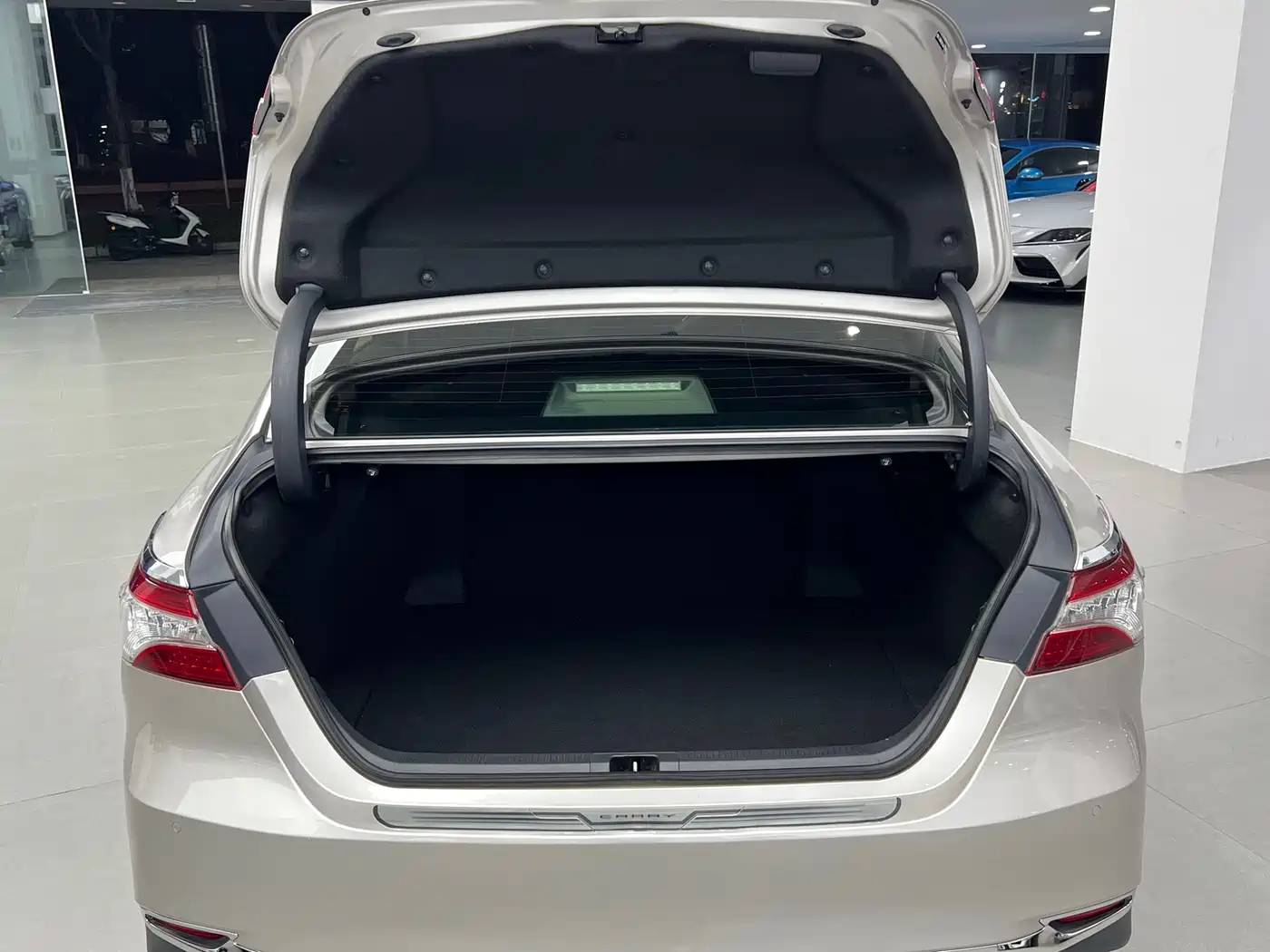 Toyota Camry 2018 2.0G Luxury Edition фото 15