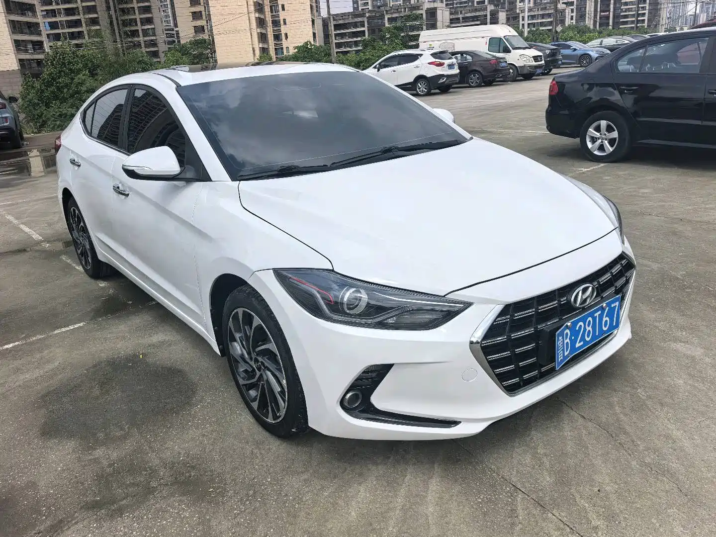 Фото 3 - Hyundai Elantra