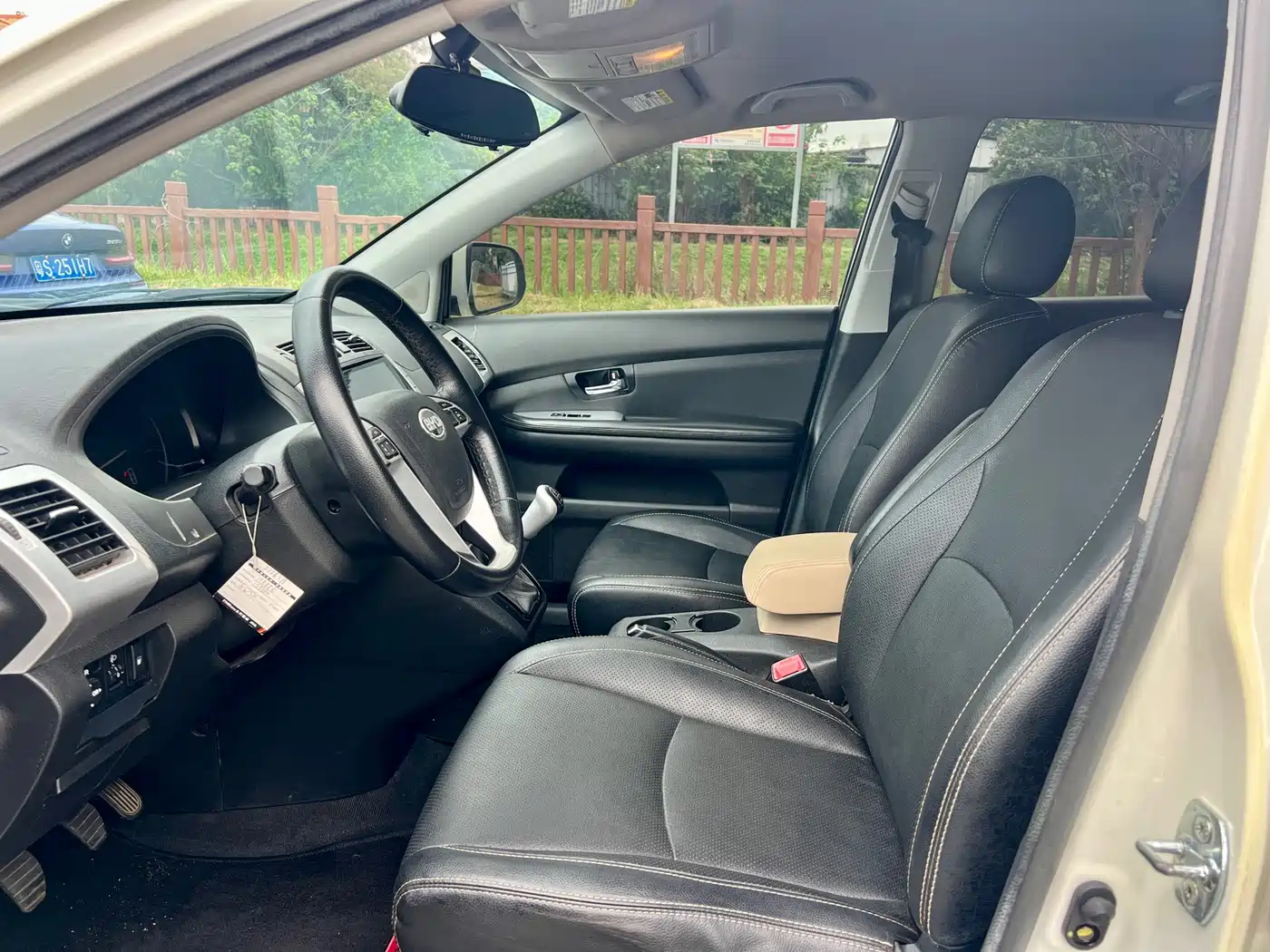 BYD S6 2014 2014 Model 2.0L Manual Luxury 5-Seater