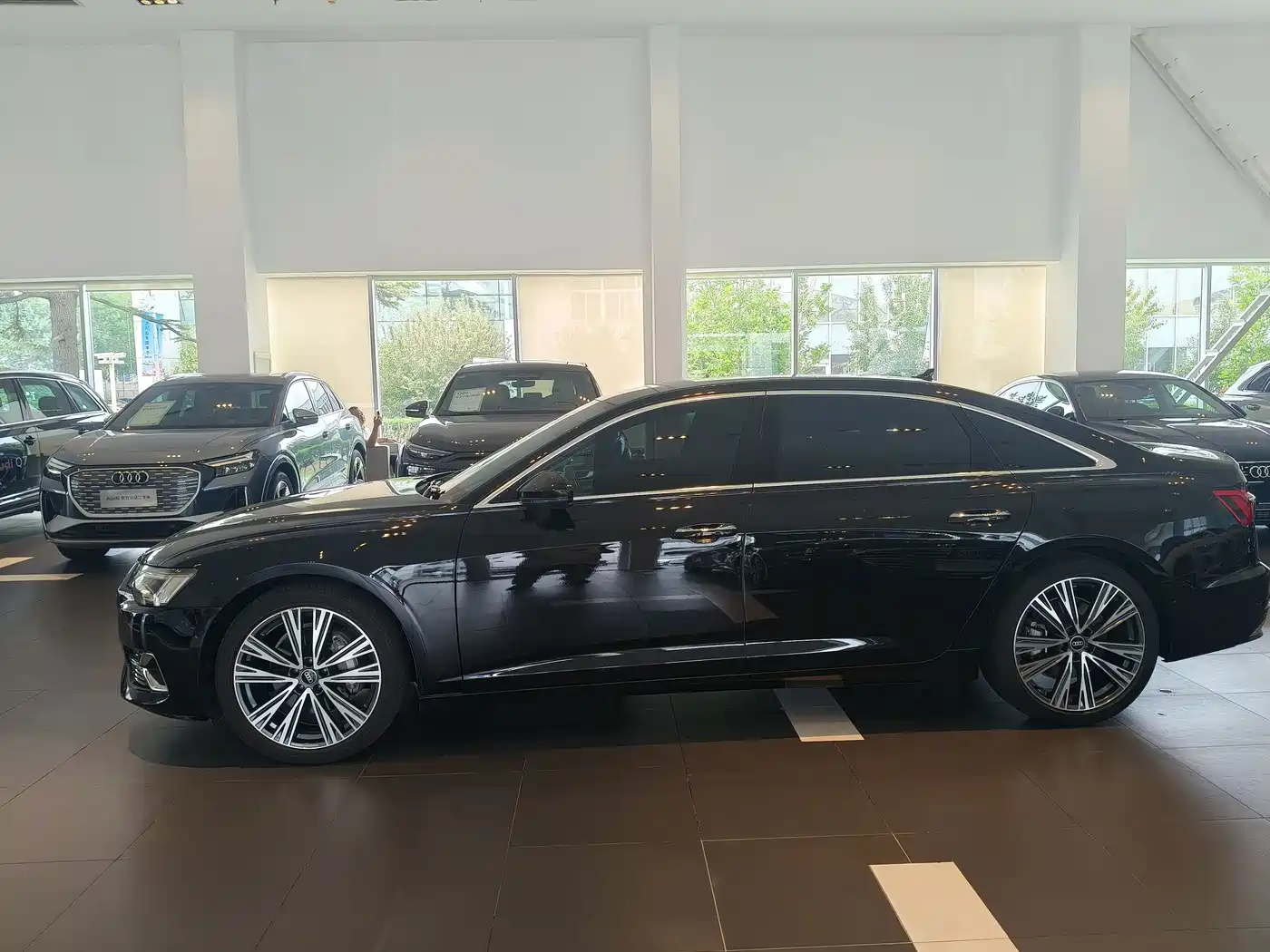 Photo 2 - Audi A6L