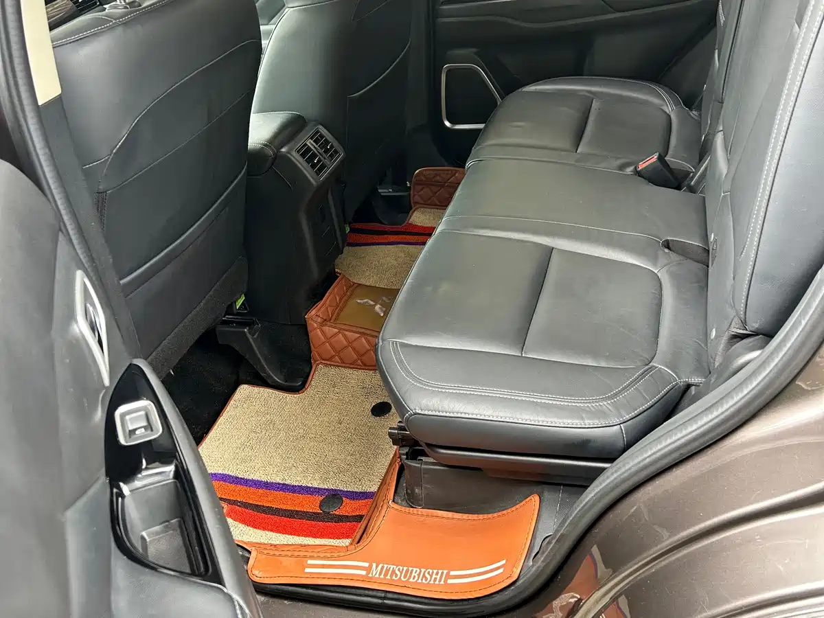 Mitsubishi Outlander 2019 2.0L 2WD Enjoy 7-Seater China VI фото 8