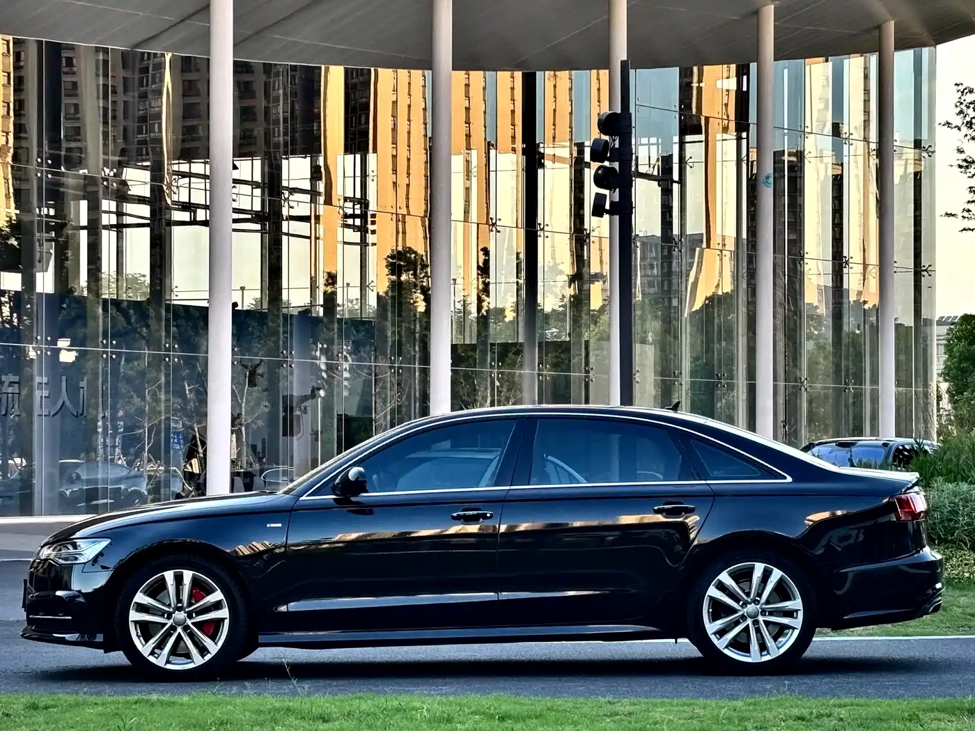 Audi A6L 2018 30th Anniversary 45 TFSI quattro Sport фото 4