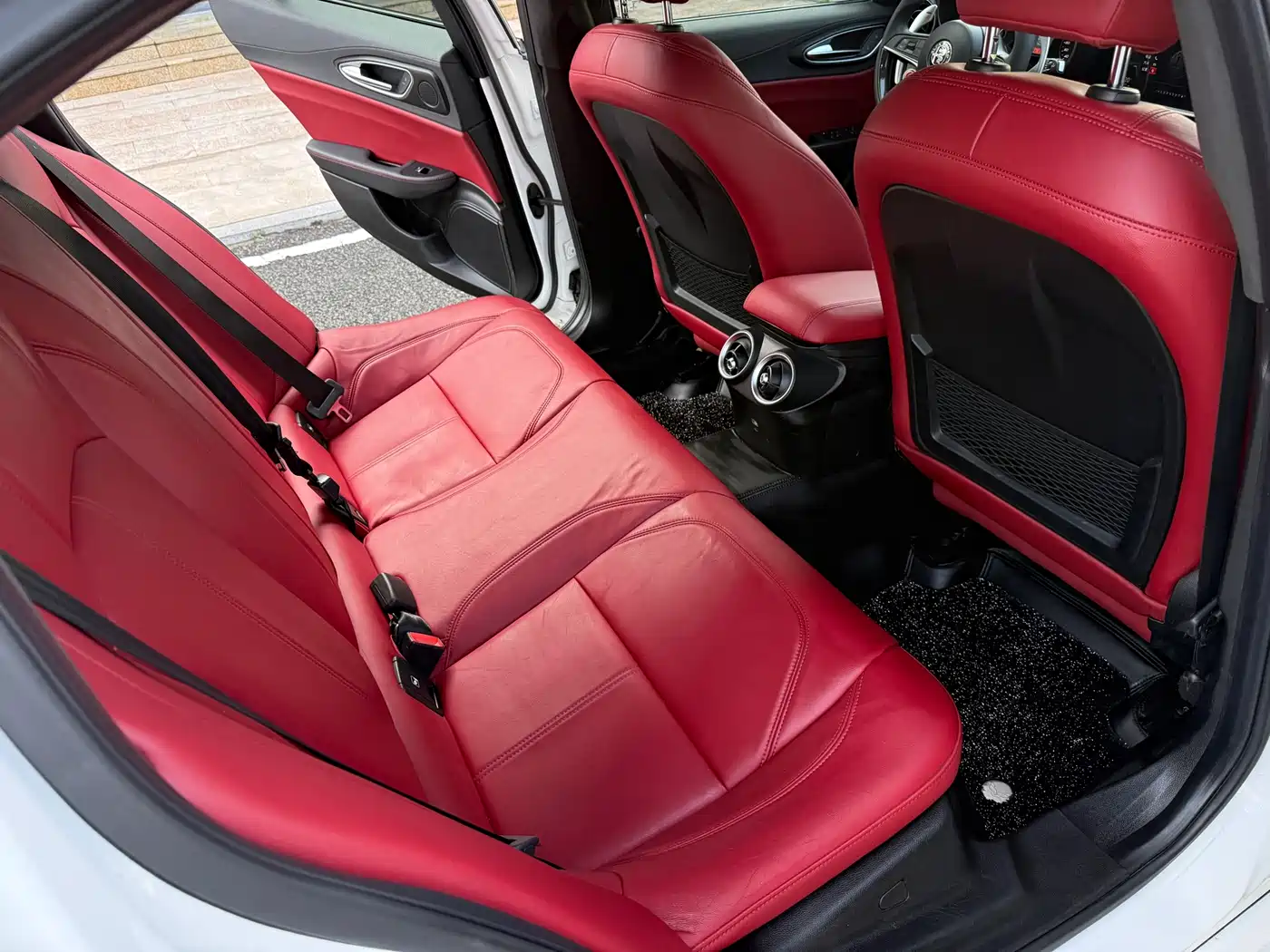Alfa Romeo Giulia 2017 2.0T 200HP Elite Edition фото 13