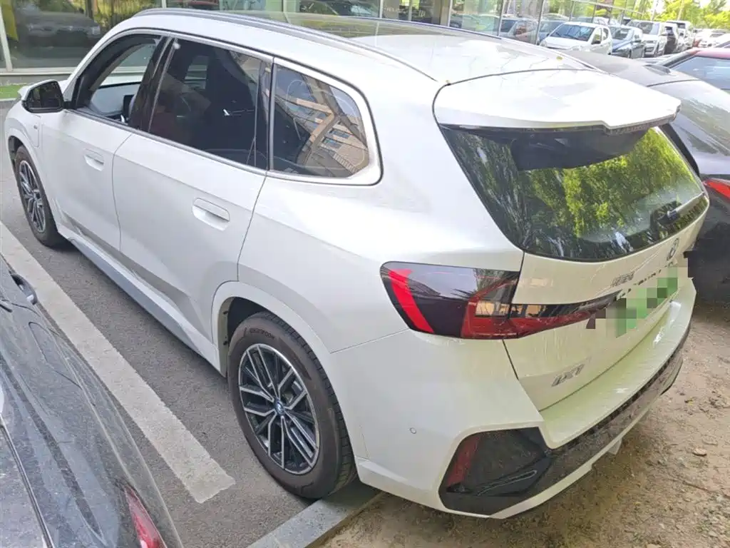 BMW iX1 2023 eDrive25L M Sport Package фото 9