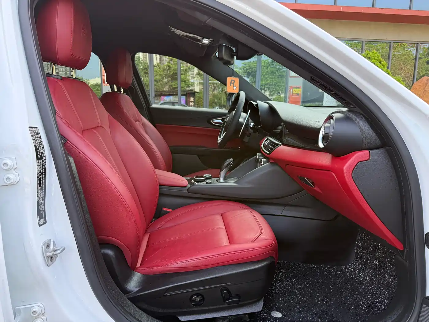 Alfa Romeo Giulia 2017 2.0T 200HP Elite Edition фото 14