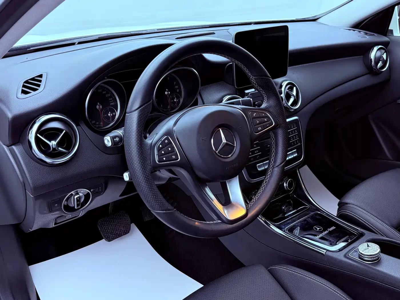 Mercedes-Benz GLA 2018 GLA 200 Dynamic фото 10