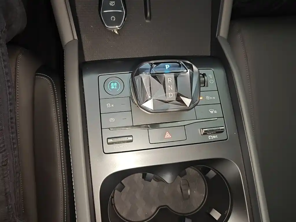 BYD Qin L 2024 DM-i 80KM Leading Edition фото 14