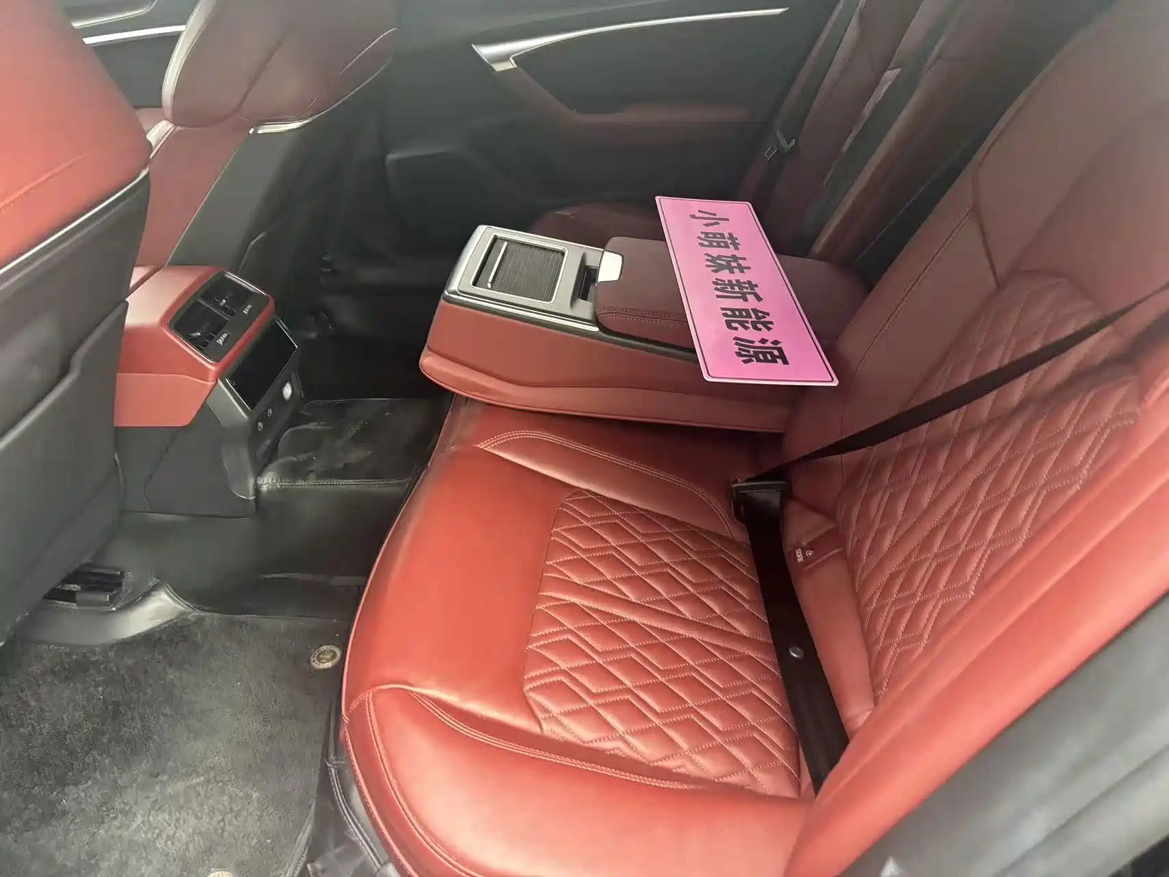 Фото 9 - Audi A7L