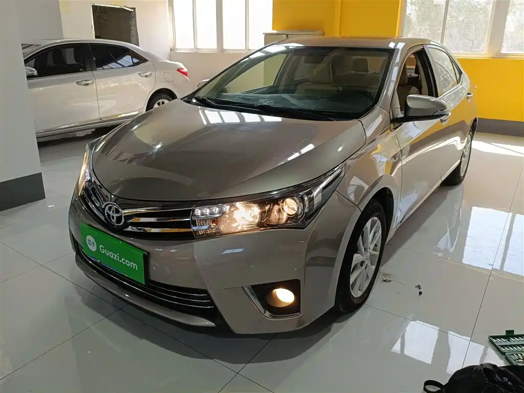 Toyota Corolla 2014 1.8L CVT Supreme Edition фото 2
