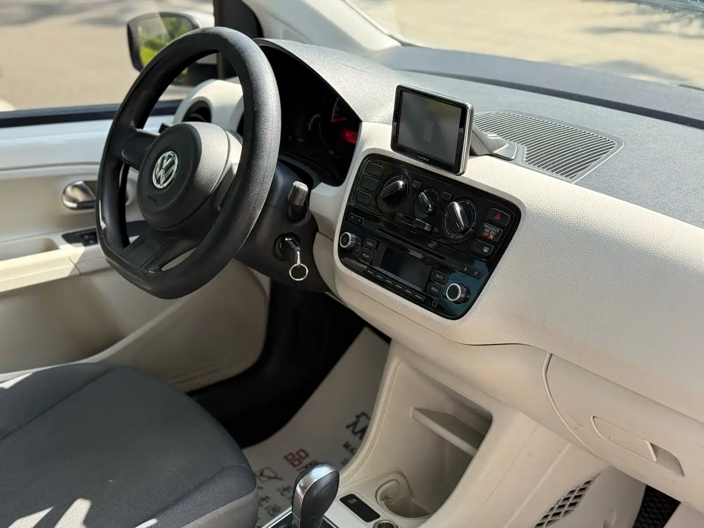 Volkswagen up! 2015 1.0L move up! фото 9