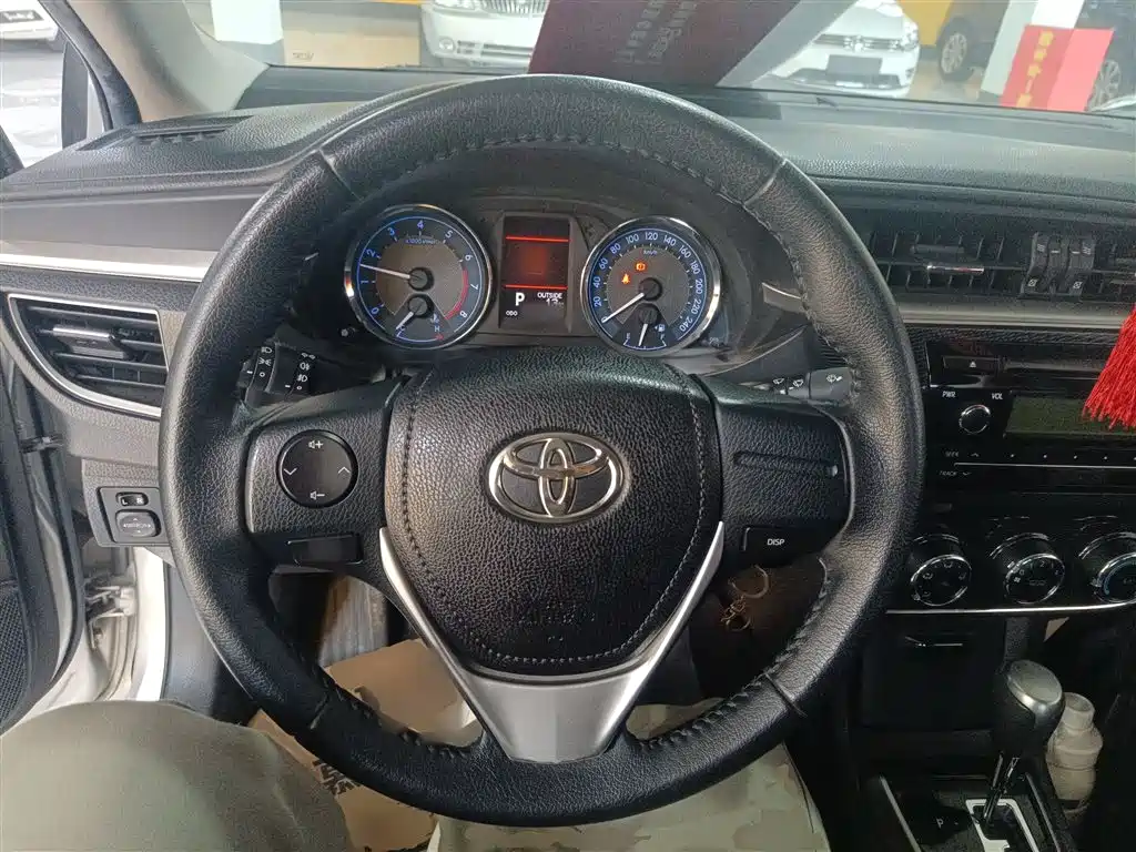 Toyota Corolla 2014 1.6L CVT GL-i Leather Edition фото 7