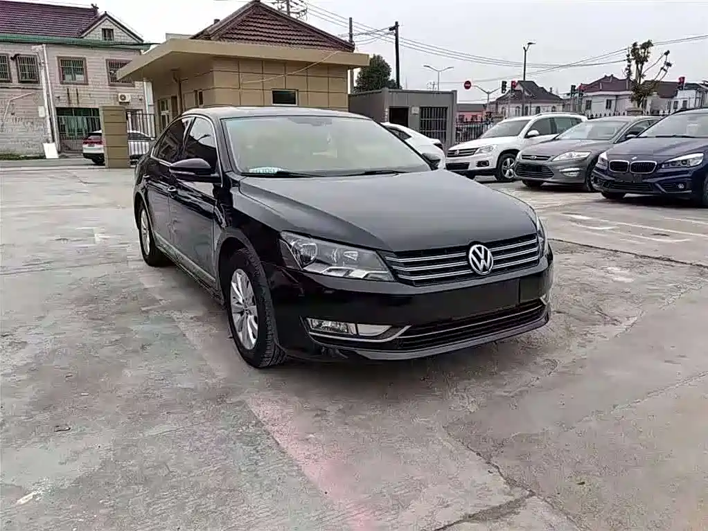 Volkswagen Passat 2015 1.8TSI DSG Honor Edition фото 2