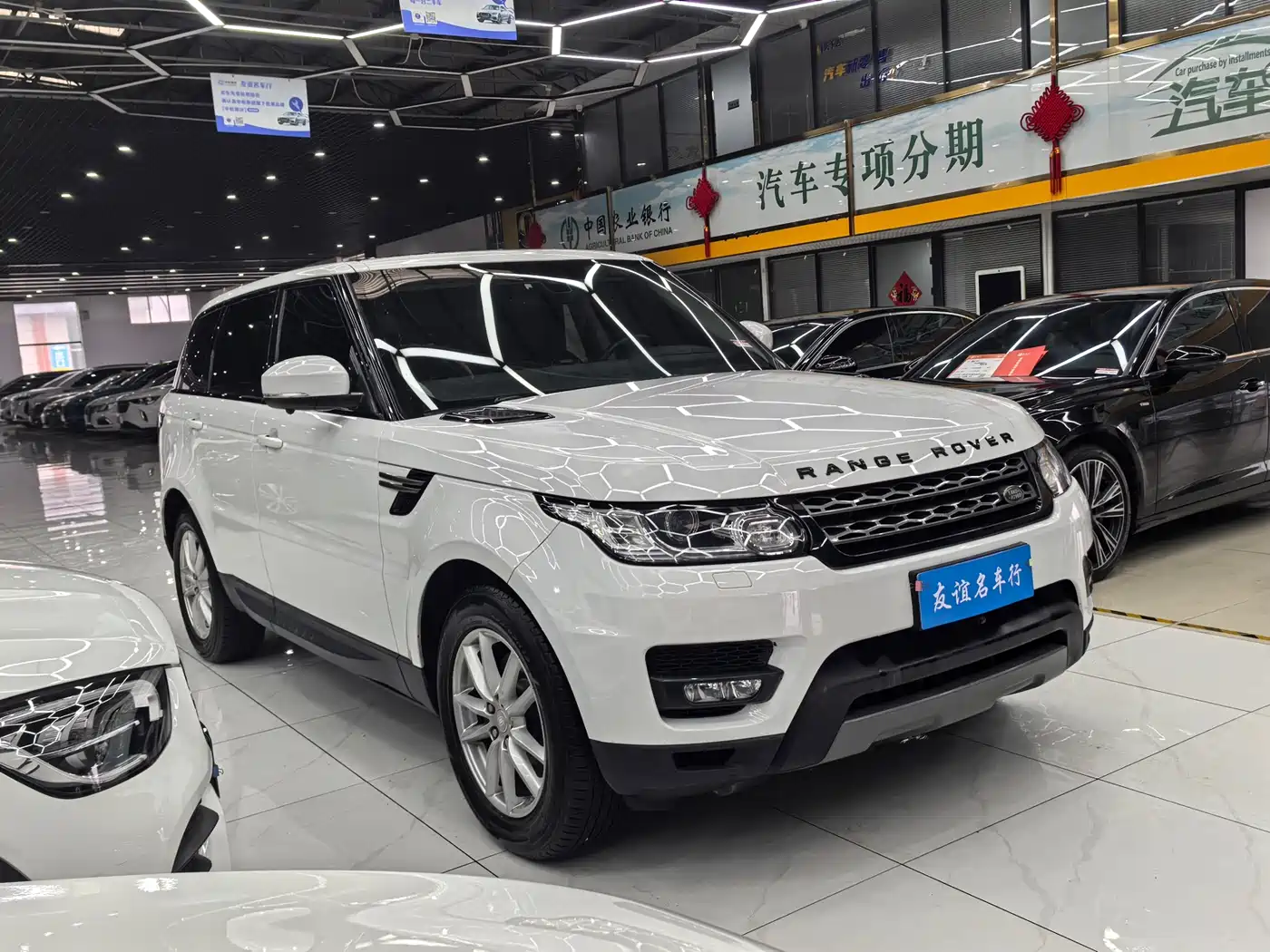 Land Rover Range Rover Sport 2017 3.0 SC V6 SE фото 3