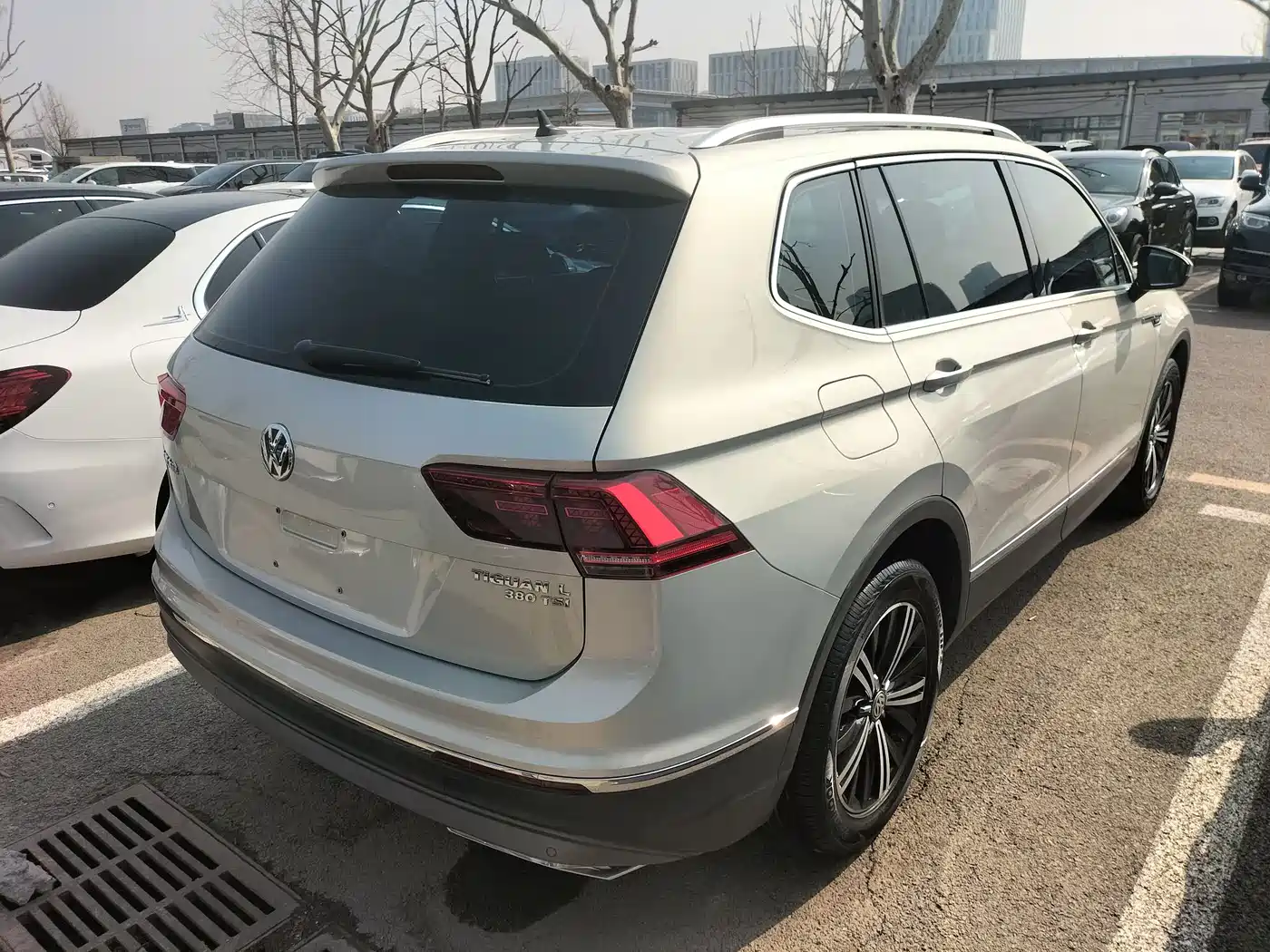 Volkswagen Tiguan L 2018 380TSI Automatic AWD Luxury Edition фото 4