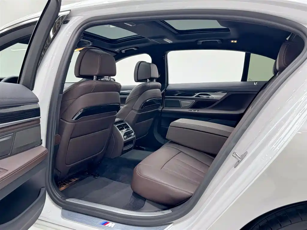 BMW 7 Series 2018 730Li Leading Type M Sport Package фото 16