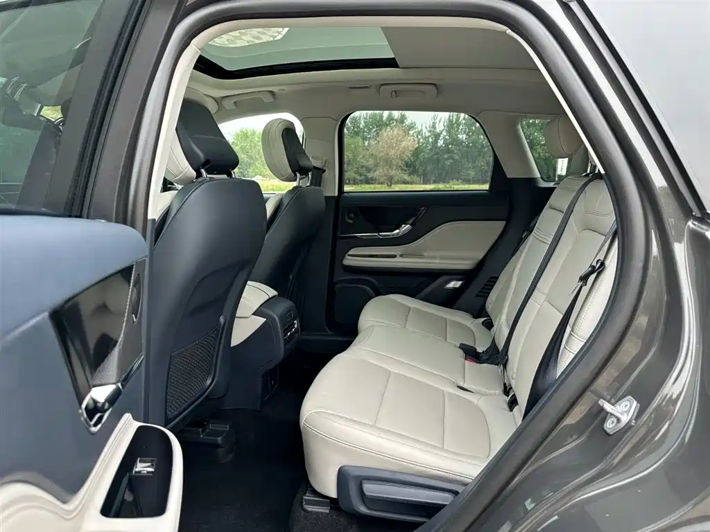 LINCOLN ADVENTURER