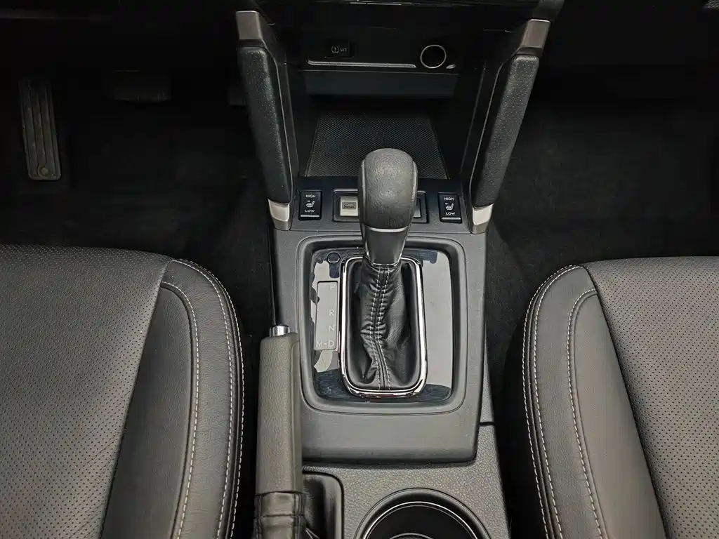 Subaru Forester 2016 2.5i Luxury Navigation Edition фото 13