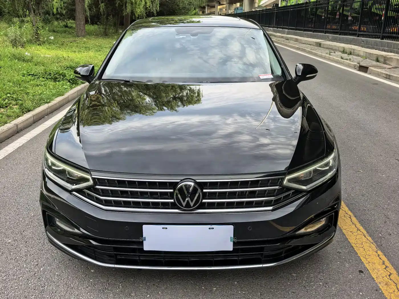 Volkswagen Magotan 2023 Model 2 Million Commemorative Edition 330TSI DSG Luxury фото 2