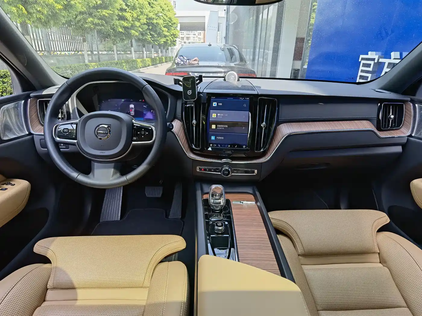 VOLVO XC60 PLUG-IN HYBRID