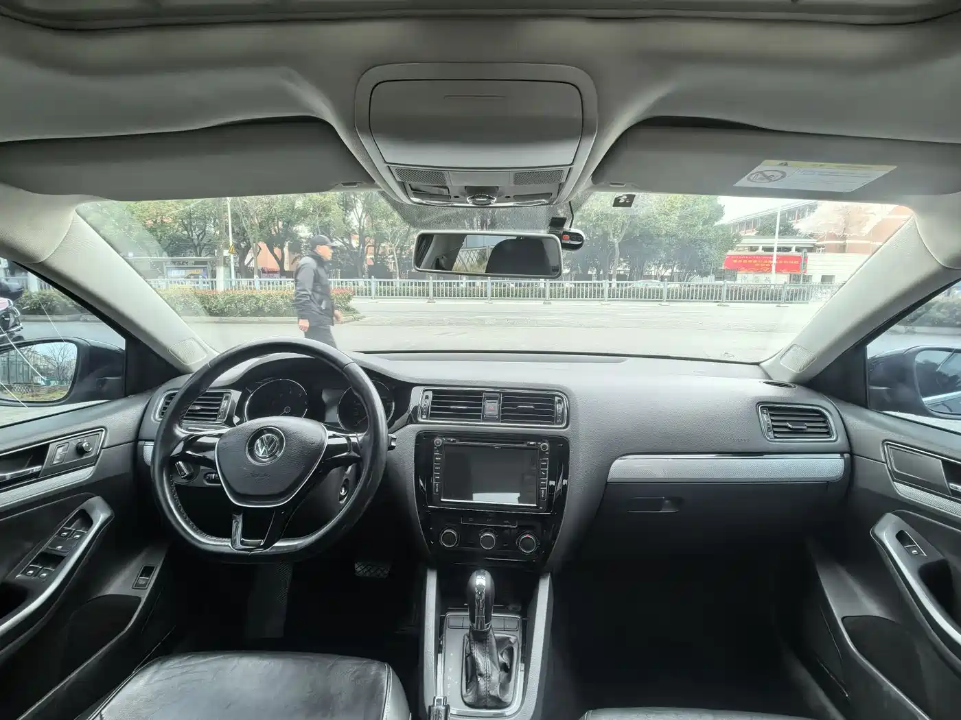 Volkswagen Sagitar 2017 1.6L Automatic Comfort фото 13