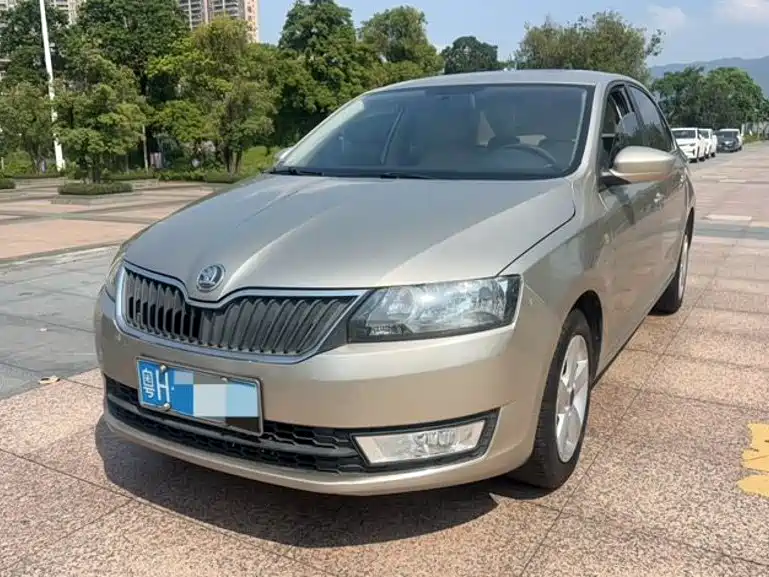 Photo 1 - Škoda Rapid