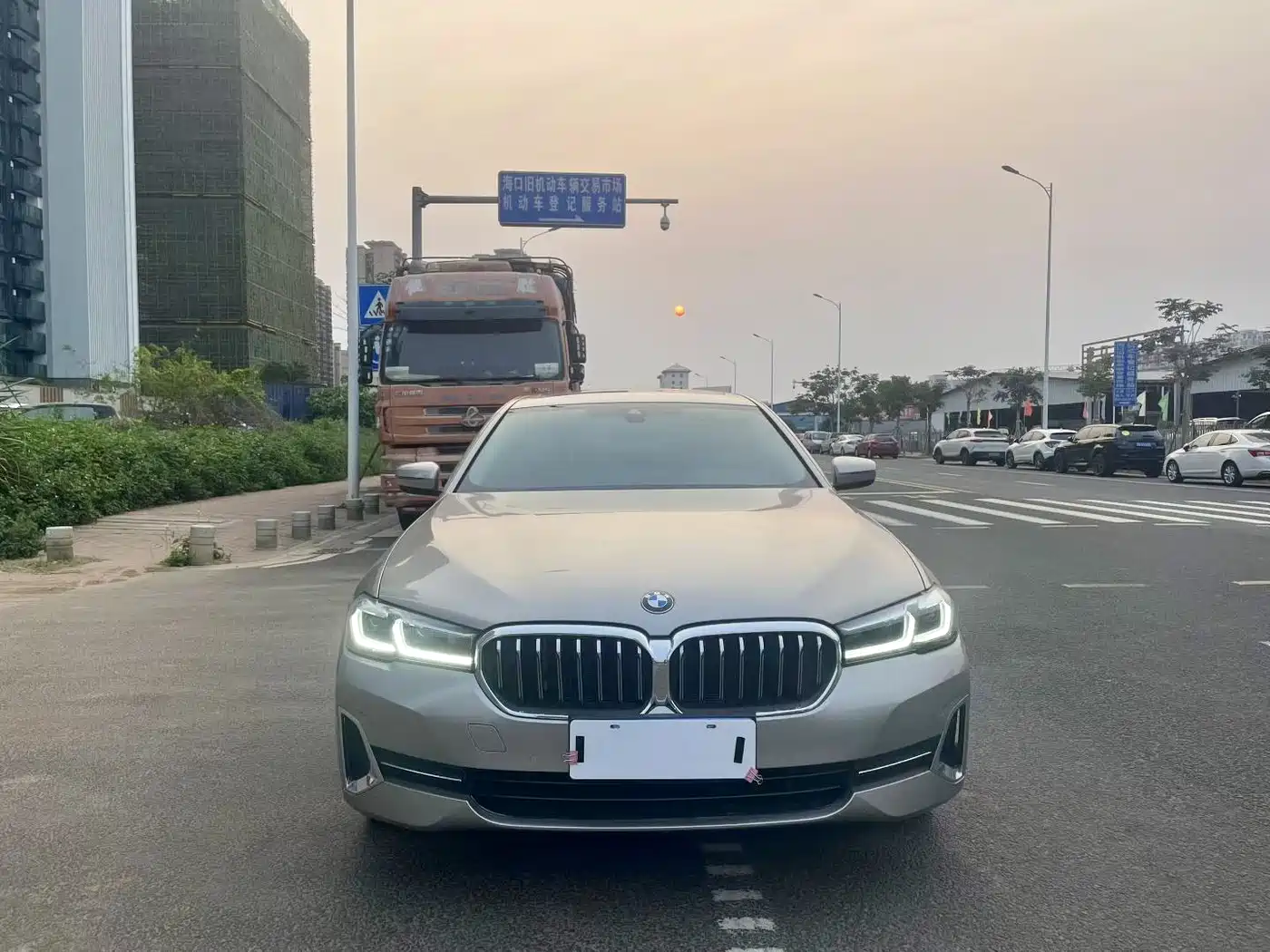 BMW 5 Series 2022 Model Second Facelift 525Li Luxury Package фото 2