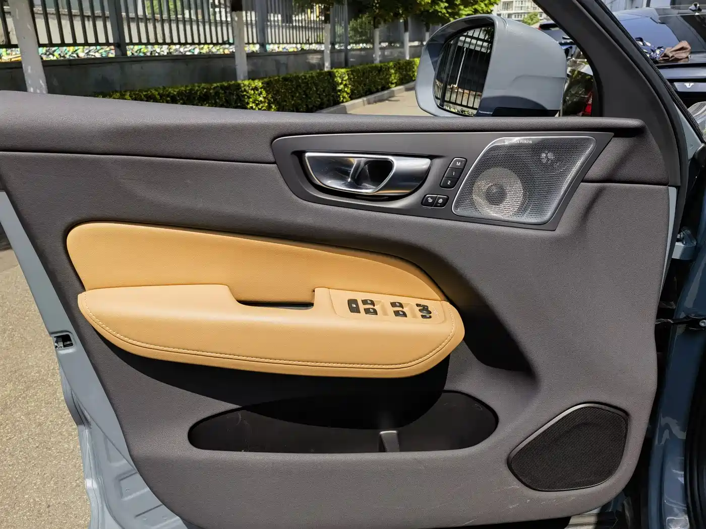 VOLVO XC60 PLUG-IN HYBRID
