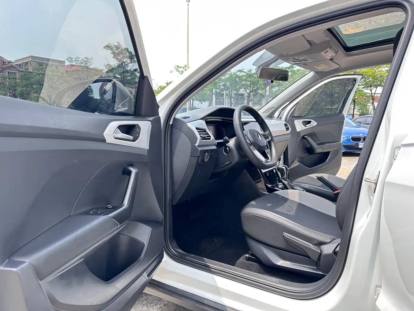 Volkswagen Tanying 2021 1.5L Automatic Smart Connect Edition фото 11