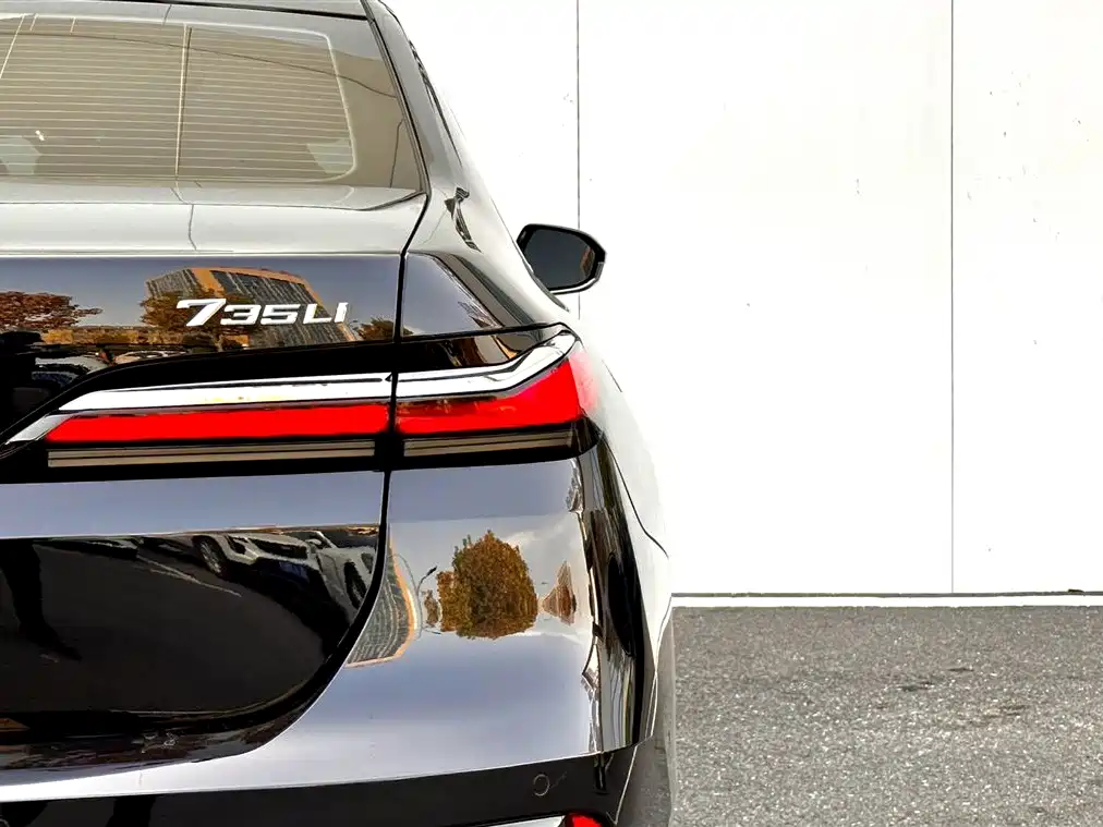 BMW 7 Series 2023 Model 735Li M Sport Package фото 13