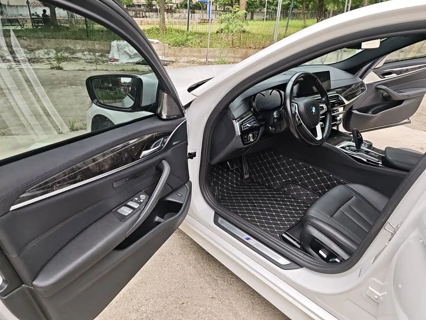 BMW 5 Series 2018 525Li M Sport Package фото 12