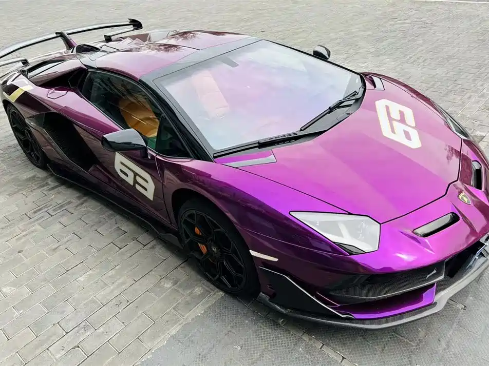 LAMBORGHINI AVENTADOR