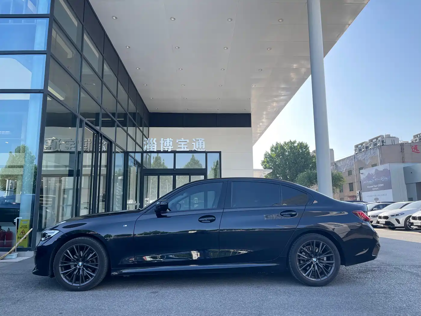 BMW 3 Series 2022 325Li M Sport Shadow Edition фото 4