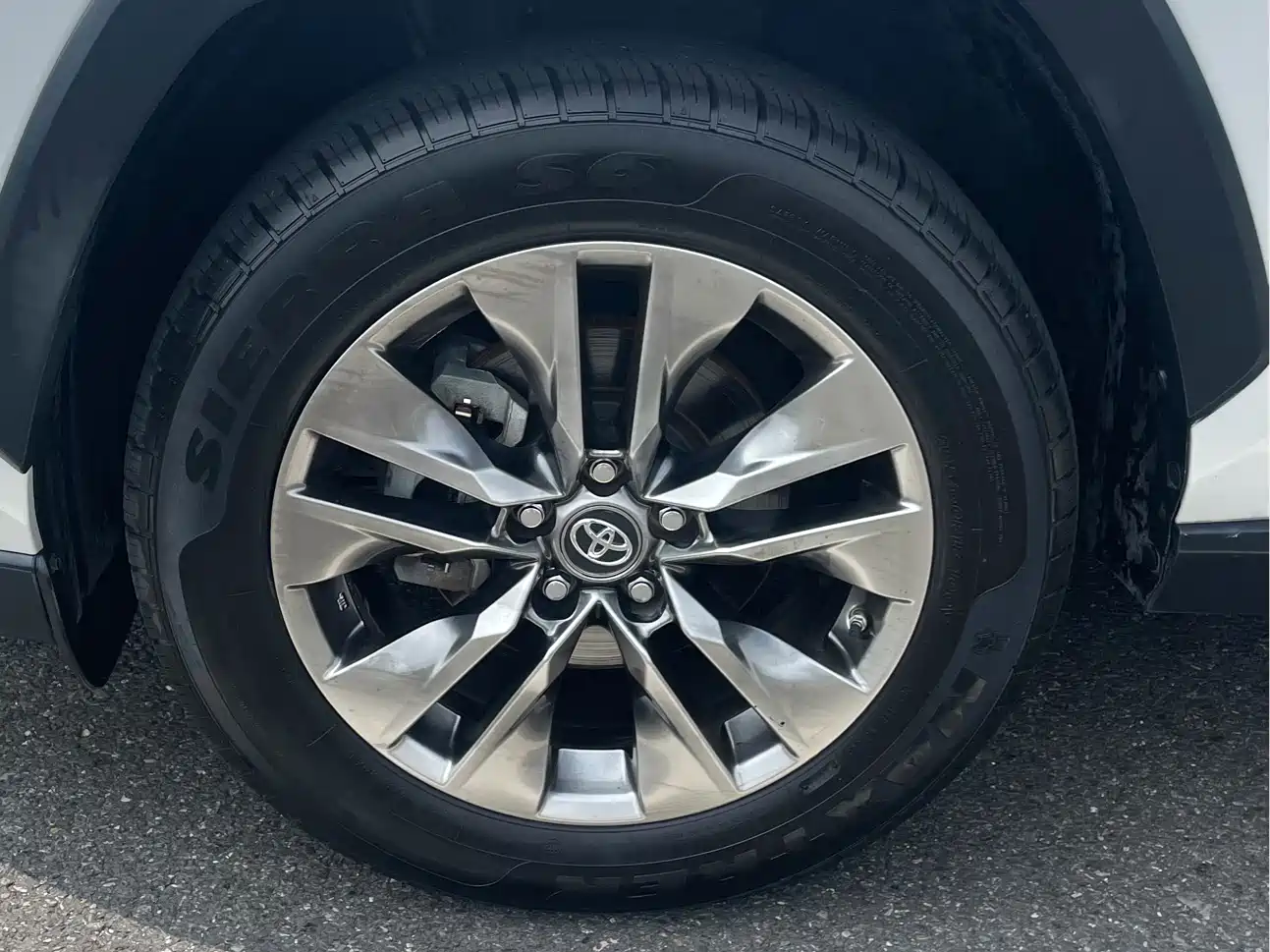 Toyota Wildlander 2021 2.0L CVT 4WD Luxury Edition фото 37