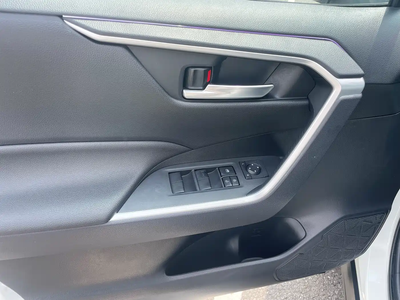 Toyota Wildlander 2021 2.0L CVT 4WD Luxury Edition фото 39