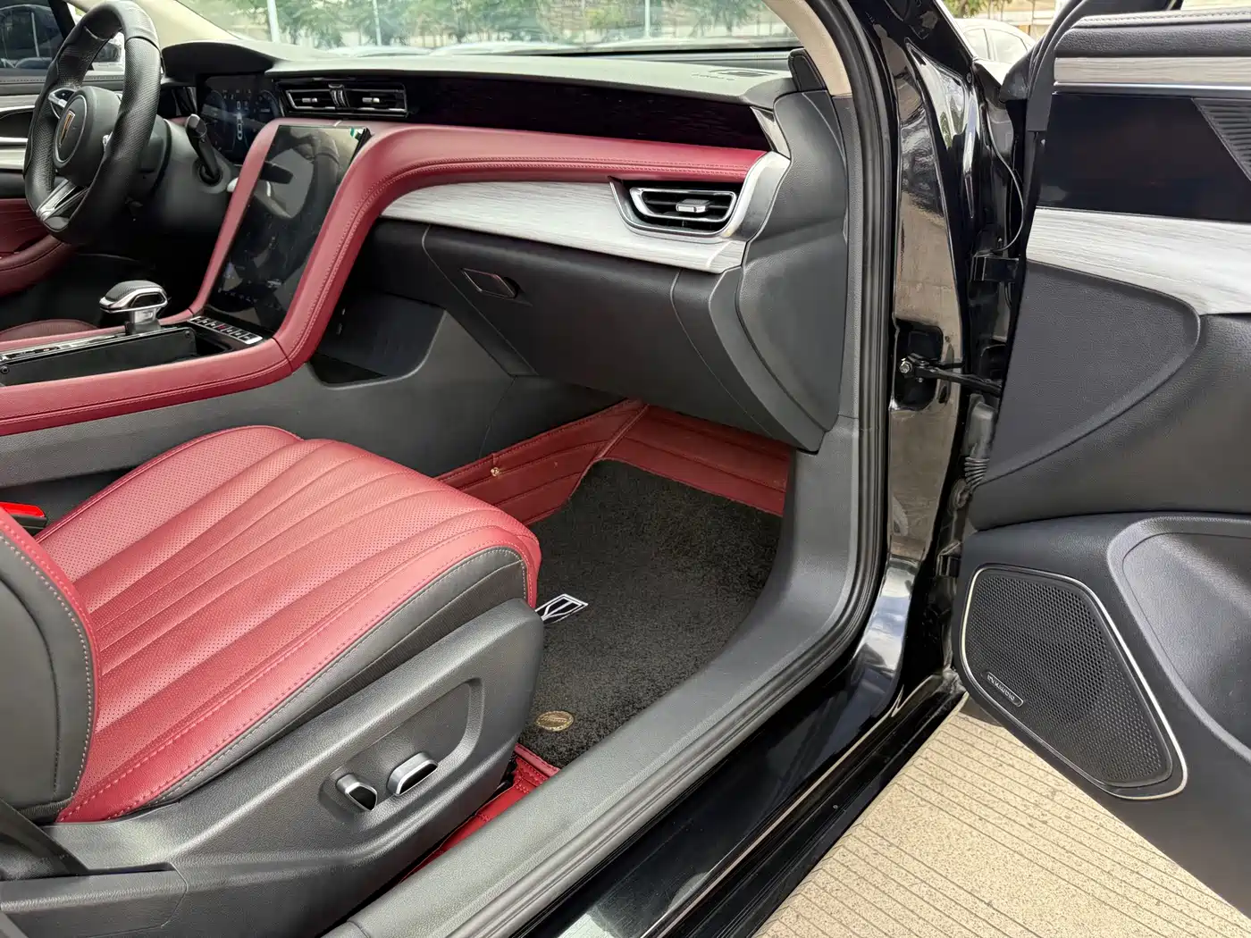 Photo 15 - Hongqi H5