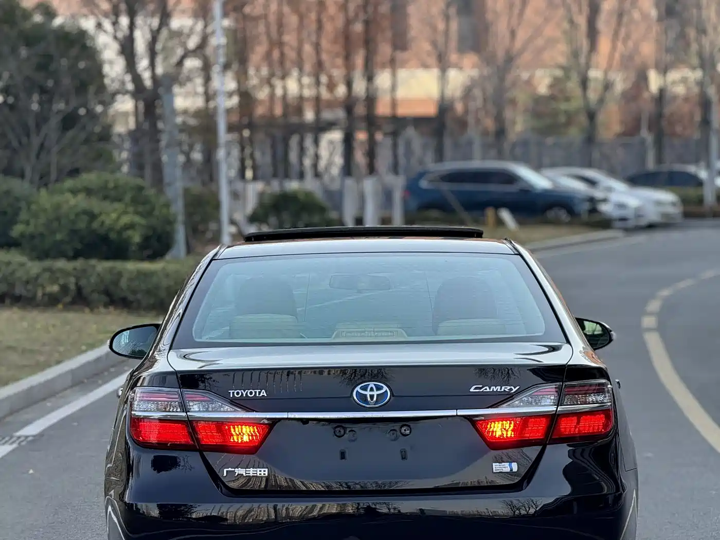 Toyota Camry 2015 Dual Engine 2.5HG Luxury Navigation Edition фото 18
