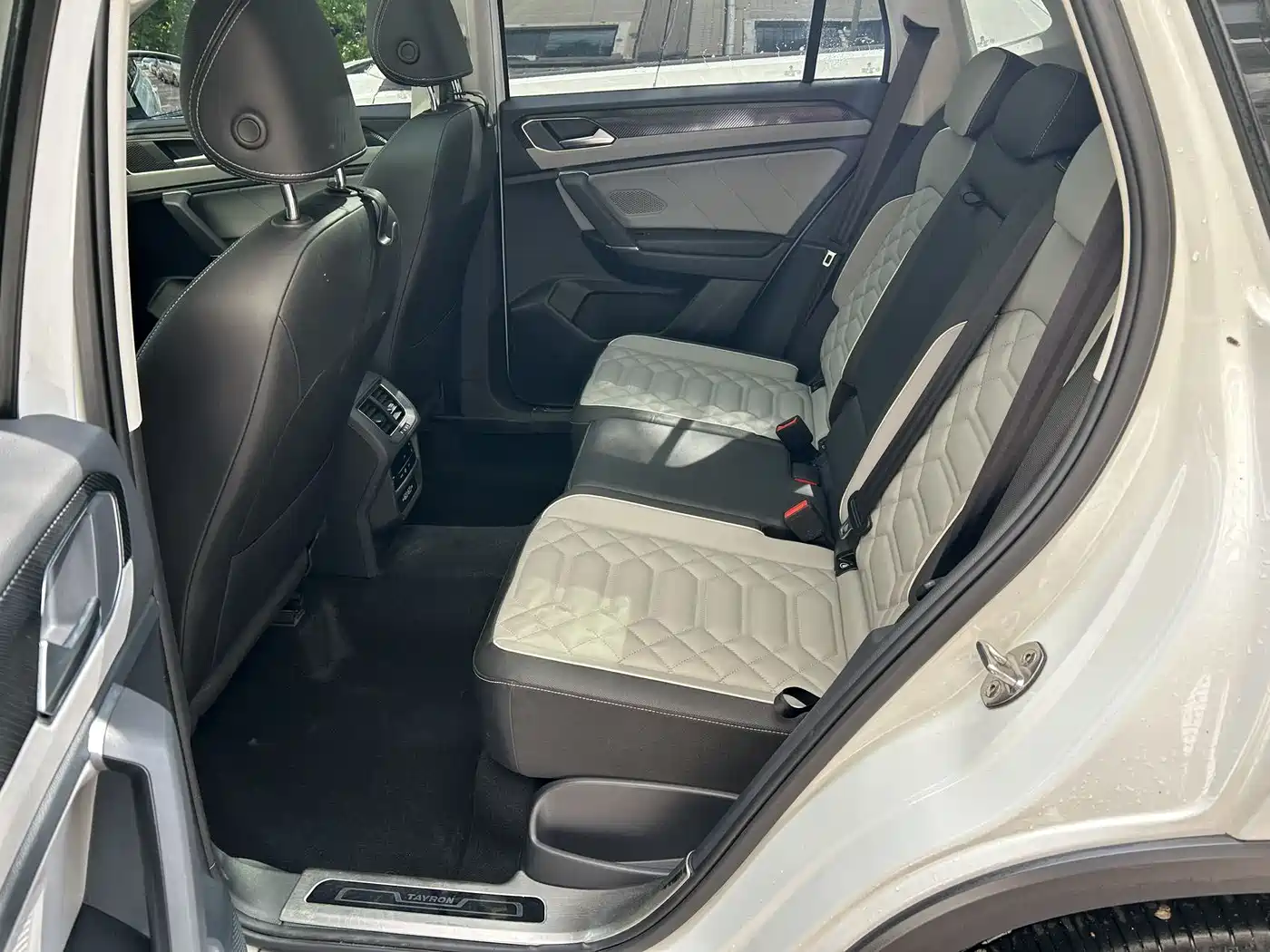 Volkswagen Tayron 2023 330TSI 2WD Luxury Plus Advanced Edition фото 17