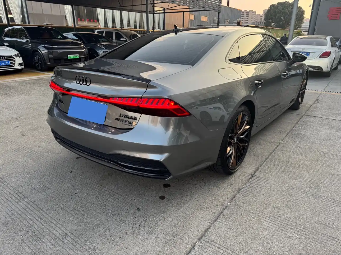 Audi A7L 2024 45 TFSI quattro S-line Black Warrior Edition фото 16