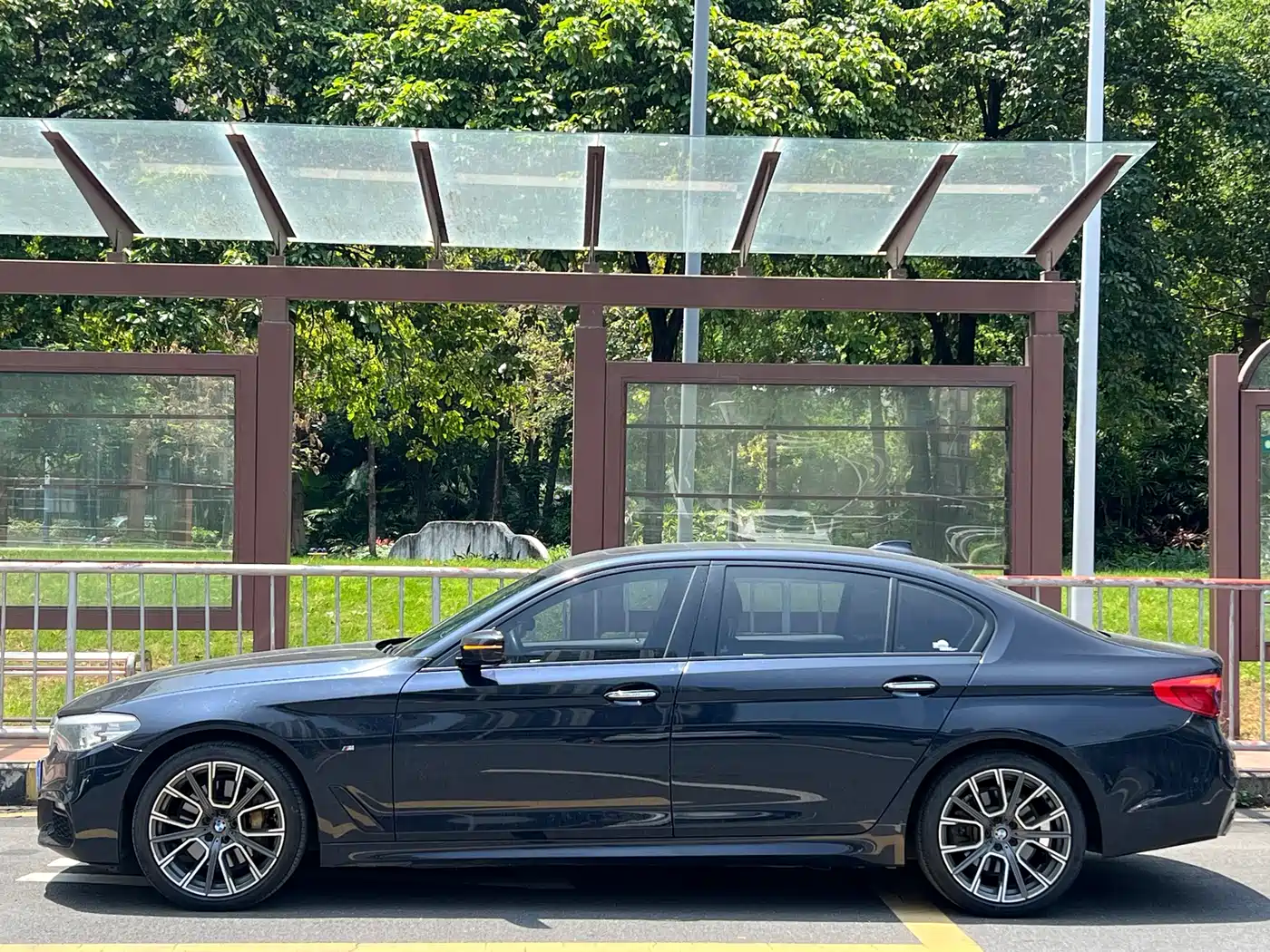 BMW 5 Series 2018 530Li Leading M Sport Package фото 12