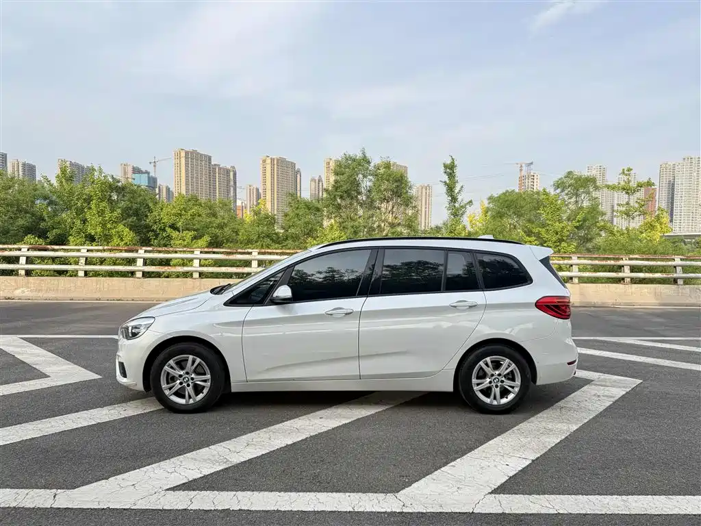 BMW 2 Series Gran Tourer 2015 218i Leading фото 12