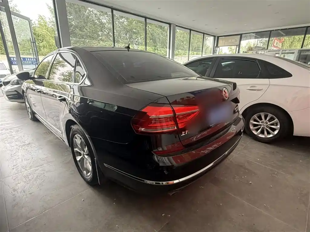 Volkswagen Passat 2017 280TSI DSG Elegance фото 8