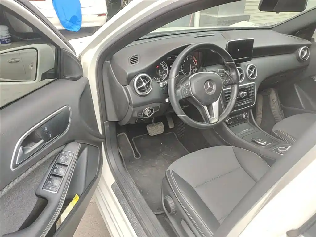 Mercedes-Benz A-Class (Import) 2015 A 180 фото 16