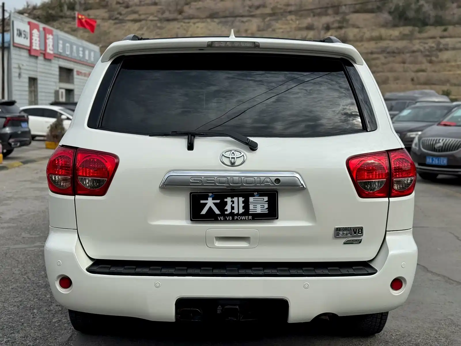 Photo 8 - Toyota Sequoia
