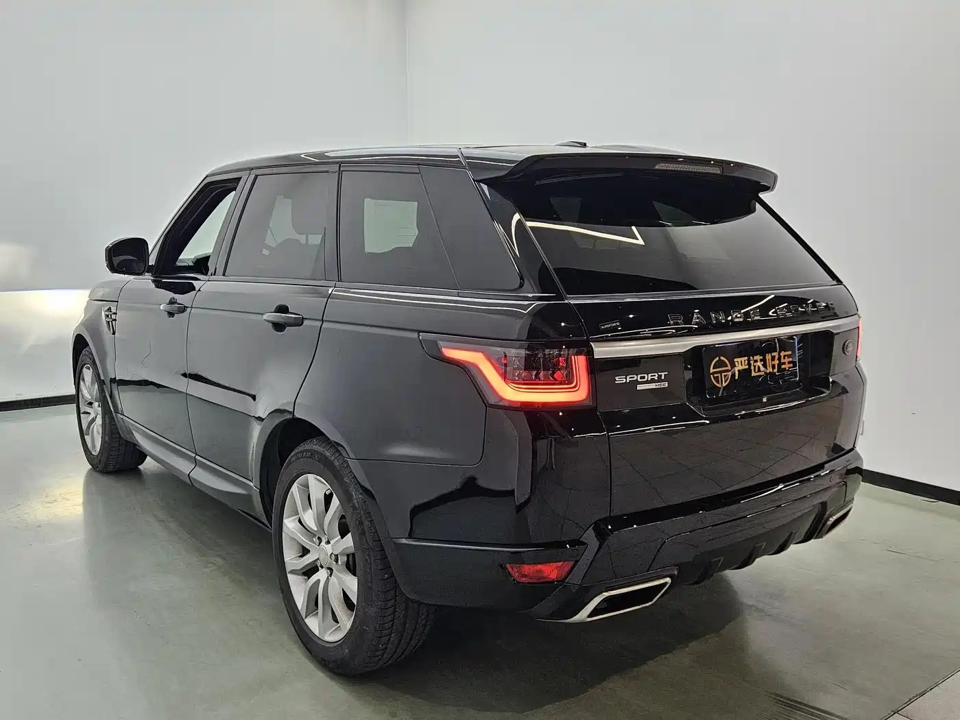 Land Rover Range Rover Sport 2016 Model 3.0 SC V6 SE фото 4