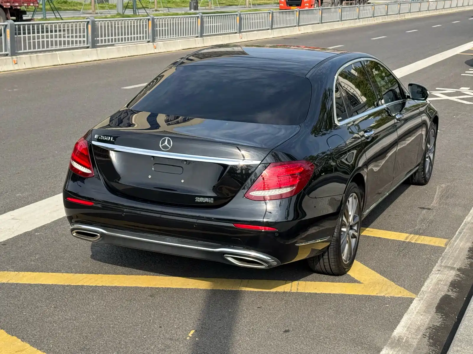 Фото 13 - Mercedes-Benz E-Class