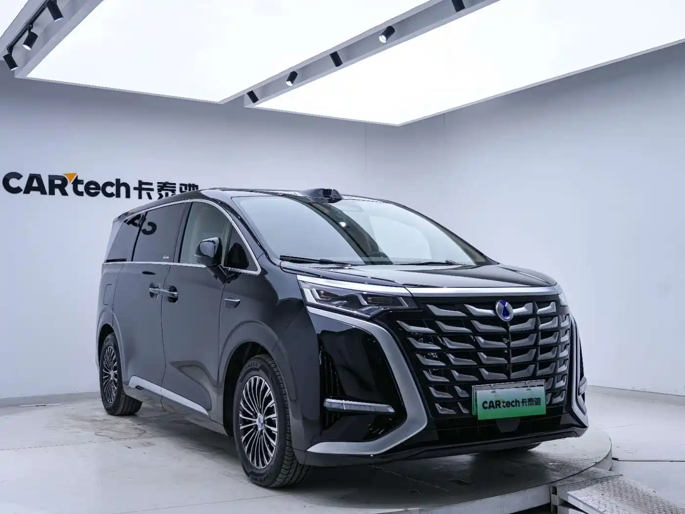 Denza D9 2025 2025 DM-i Smart Drive Edition 1020 AWD Luxury