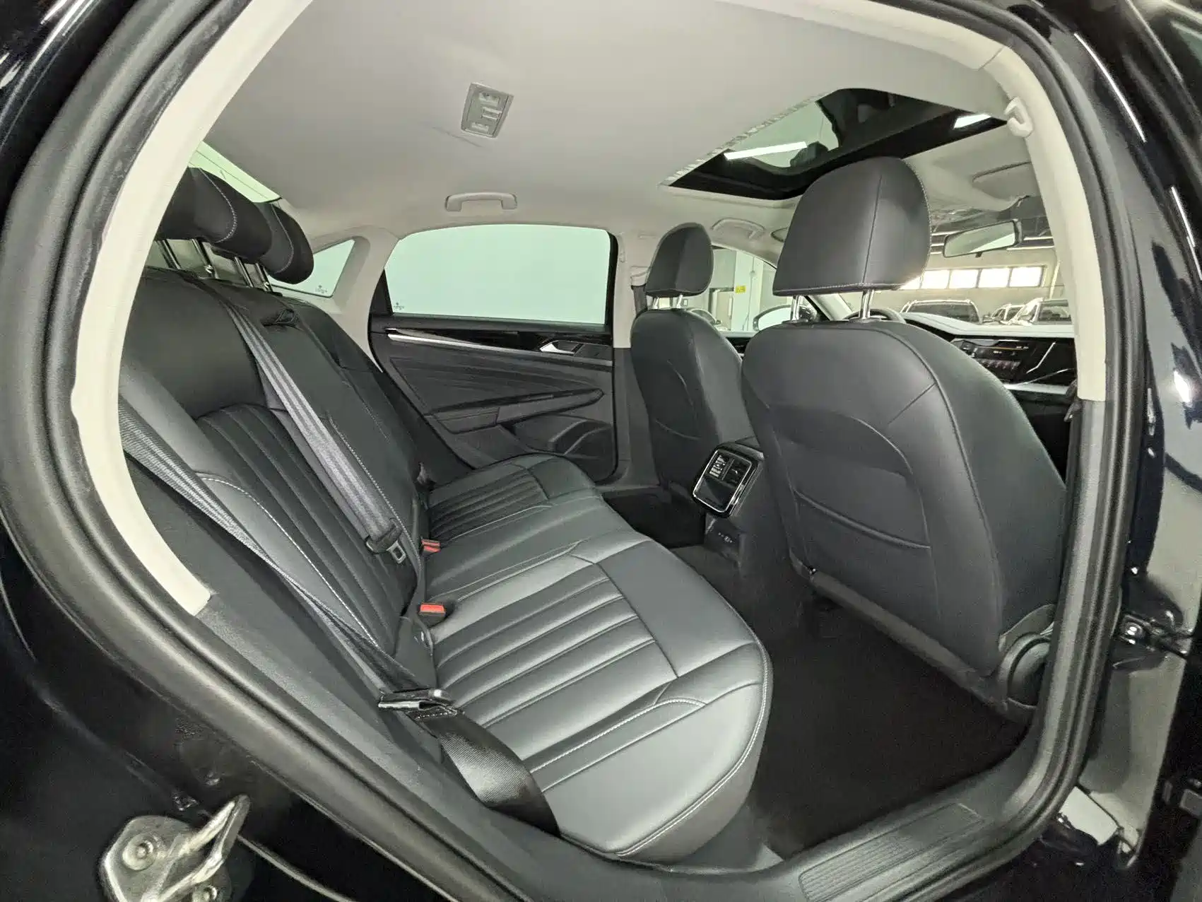 صورة 18 - Volkswagen Passat