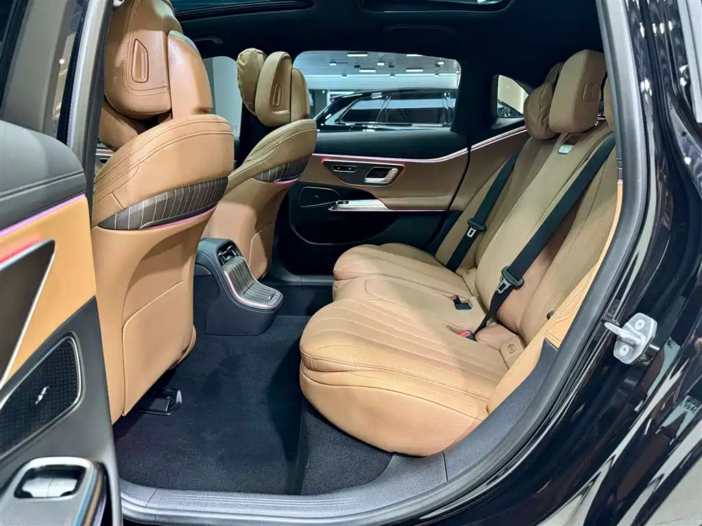 Mercedes-Benz E-Class 2024 E 300 L Fashion фото 20